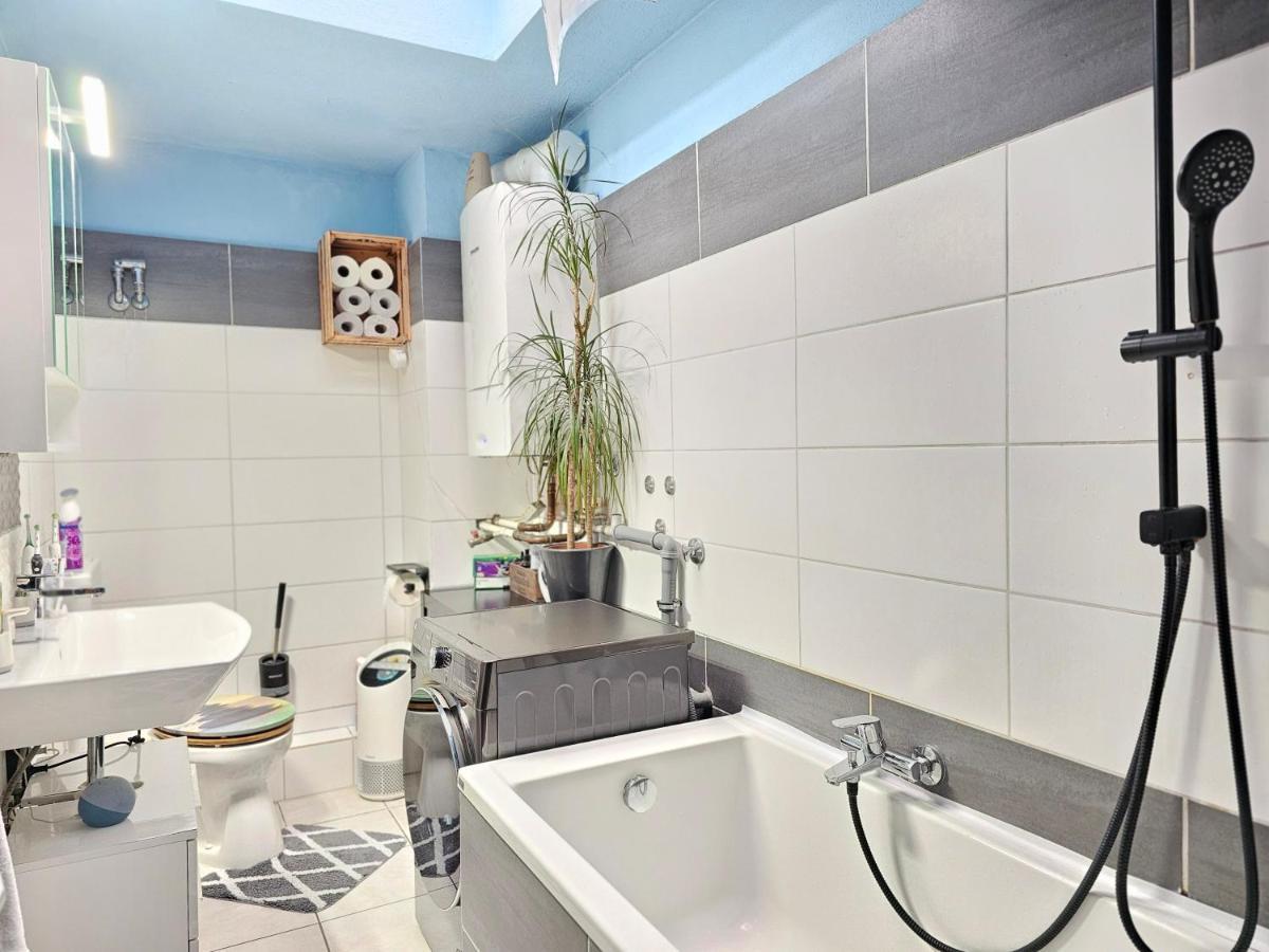 Doppelzimmer 1 I Geteiltes Bad & Kueche I Mit Dem Zug Nur 4 Min Bis Zum Hauptbahnhof فرايبورغ المظهر الخارجي الصورة