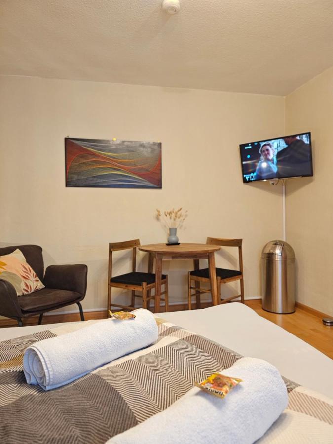 Doppelzimmer 1 I Geteiltes Bad & Kueche I Mit Dem Zug Nur 4 Min Bis Zum Hauptbahnhof فرايبورغ المظهر الخارجي الصورة