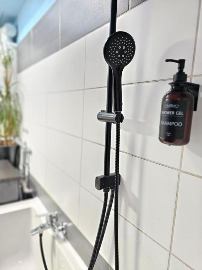 Doppelzimmer 1 I Geteiltes Bad & Kueche I Mit Dem Zug Nur 4 Min Bis Zum Hauptbahnhof فرايبورغ المظهر الخارجي الصورة